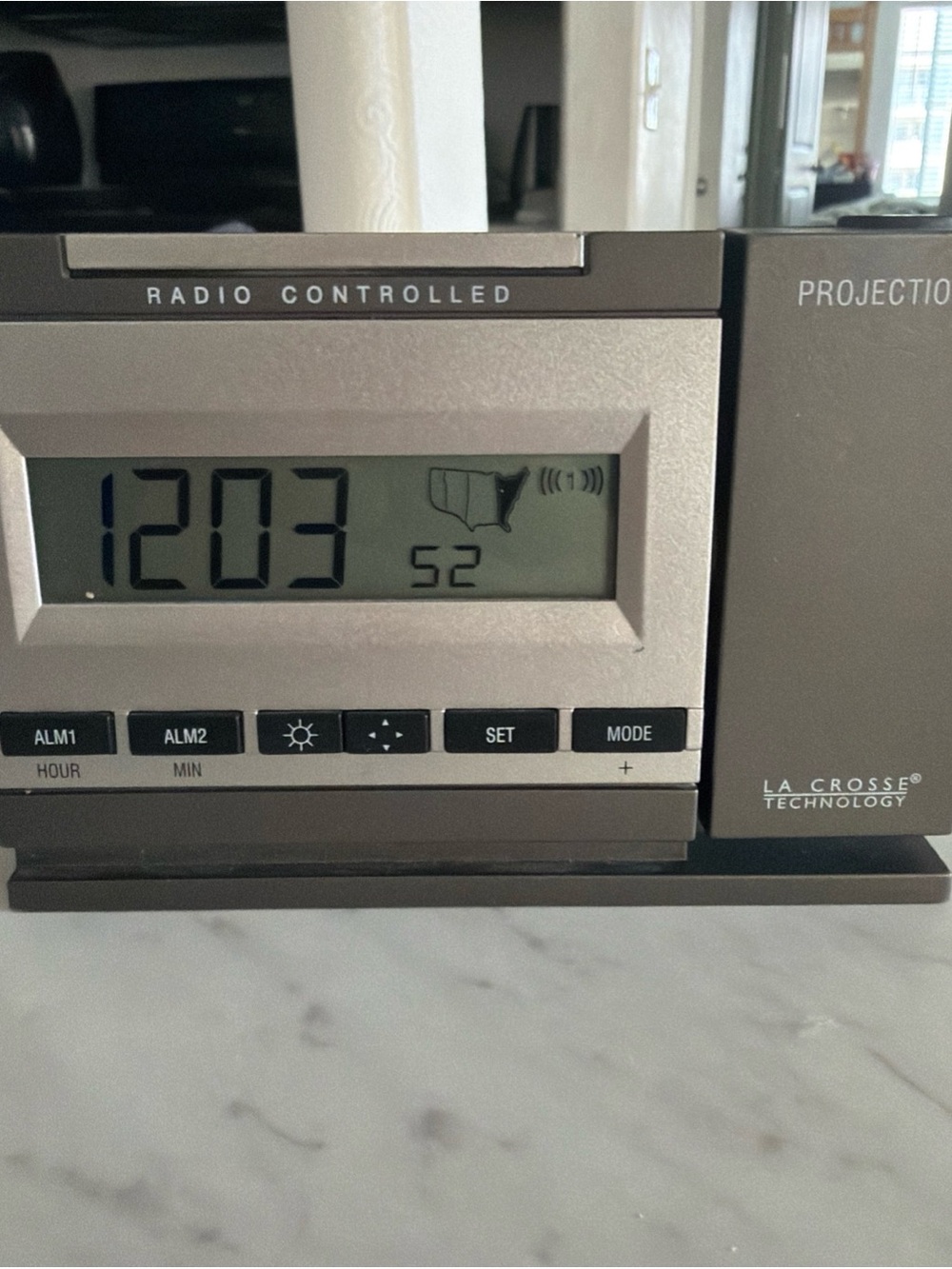 La Crosse Radio Controlled Projection Alarm Clock  WT-5720 w/Battery Backup.